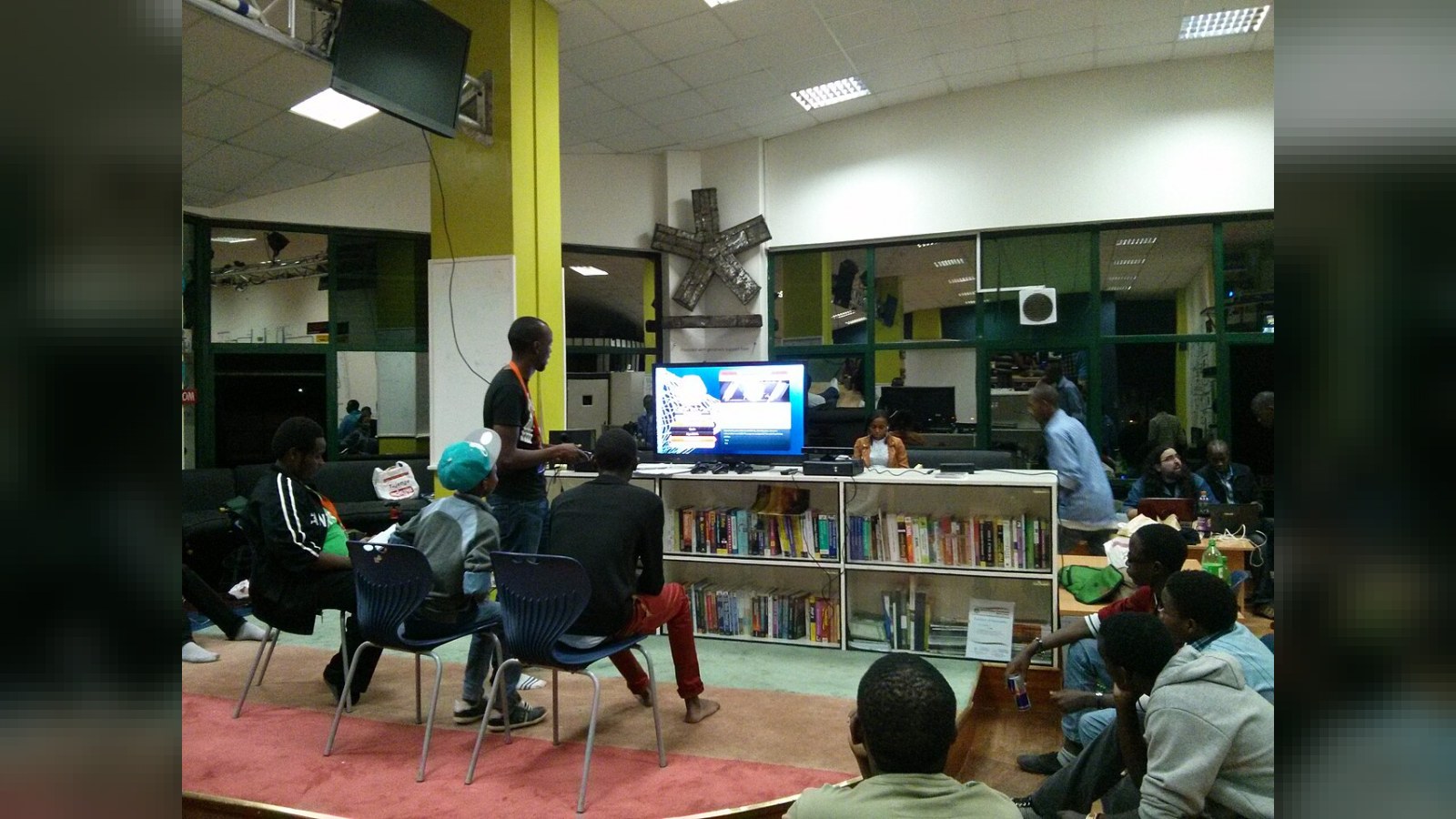 Arhivska fotografija konzolnog gaming događaja u Nairobiju; nije prikaz nove igre niti demonstracija Xbox LABS-a.